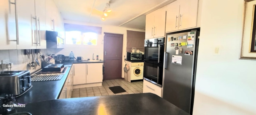 4 Bedroom Property for Sale in Wavecrest Eastern Cape